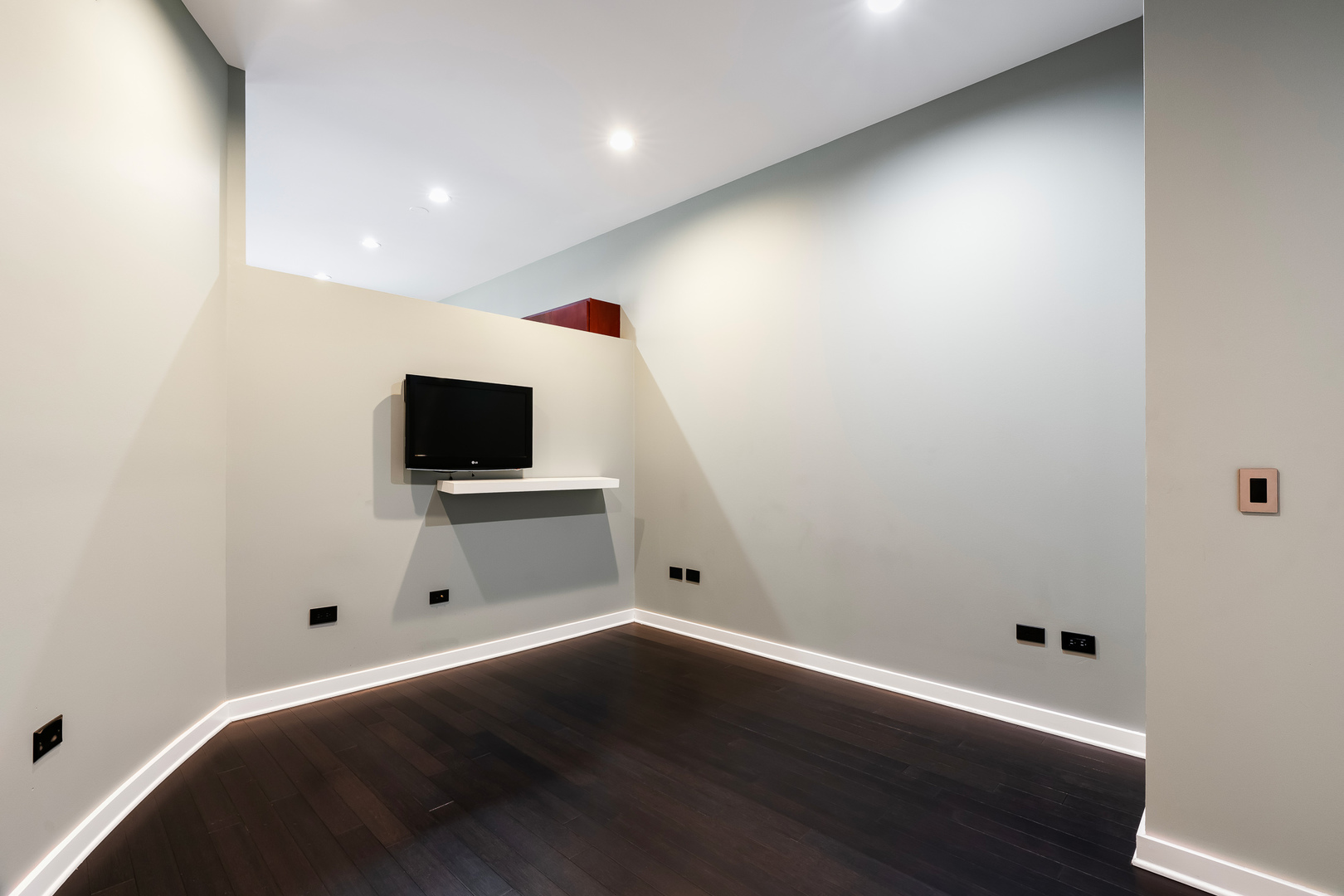 700 N Larrabee Street Unit: 308