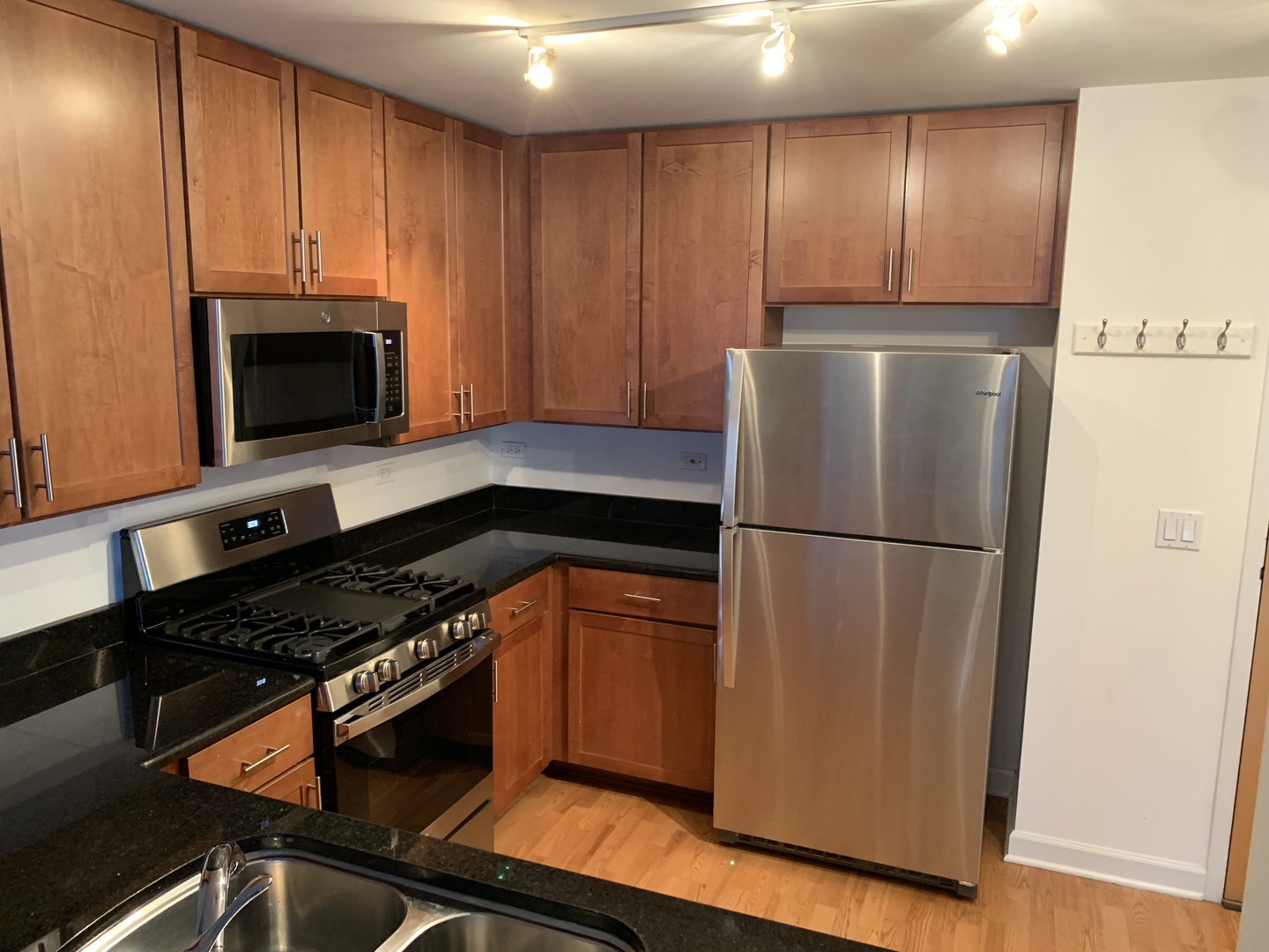 845 N KINGSBURY Street Unit: 602