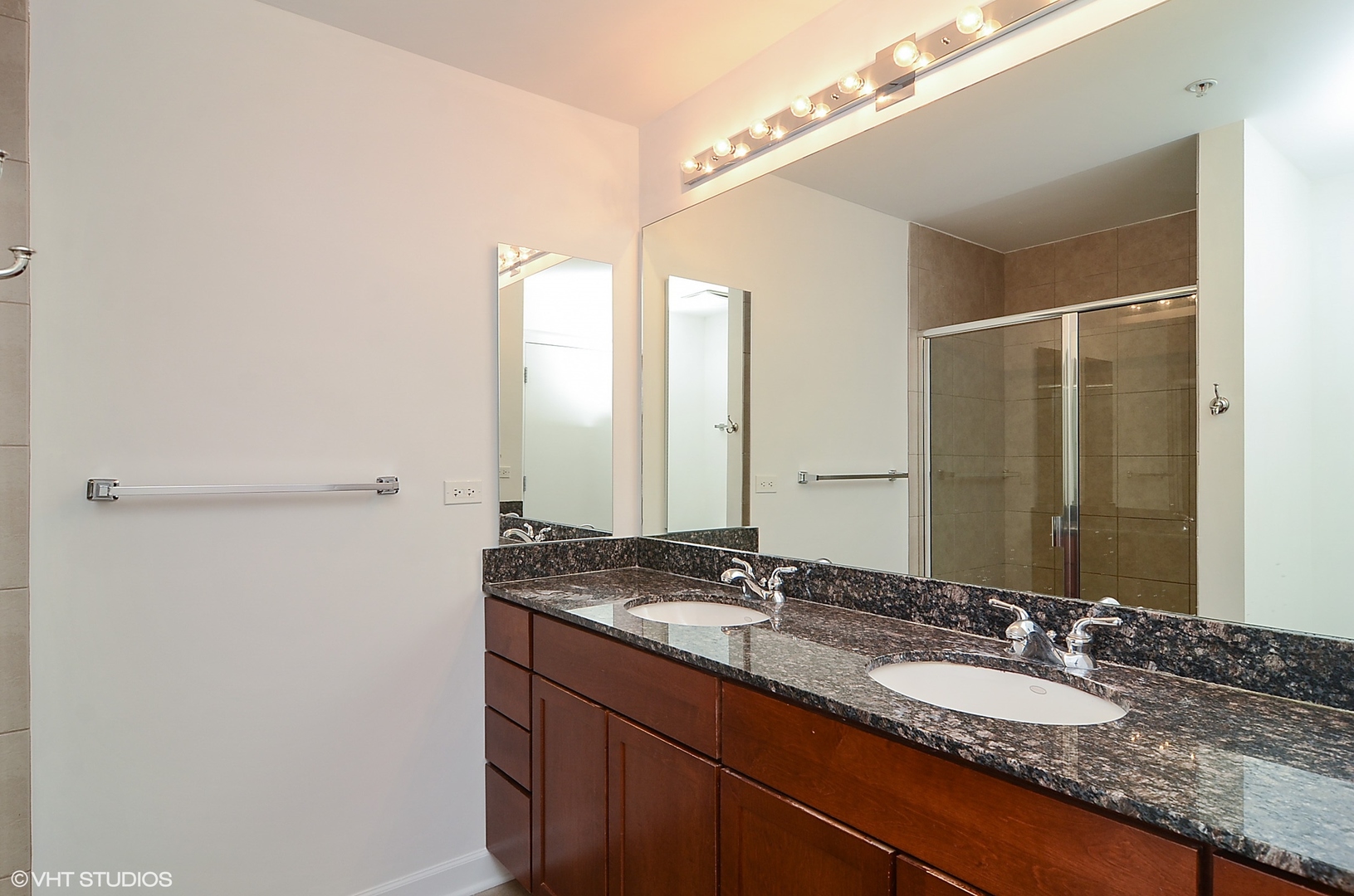 845 N KINGSBURY Street Unit: 602