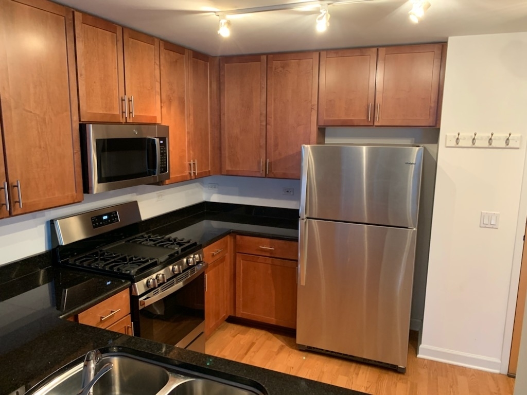 845 N KINGSBURY Street Unit: 602