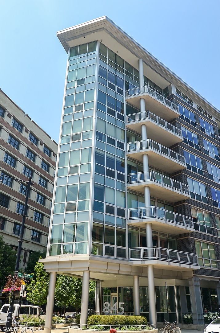 845 N KINGSBURY Street Unit: 602