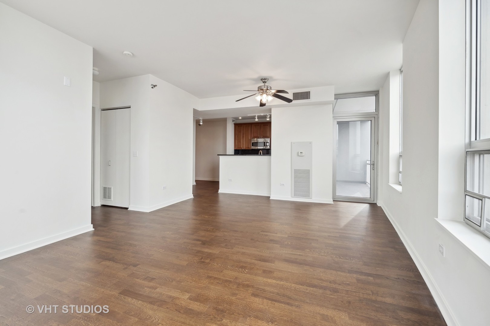 330 W Grand Avenue Unit: 1204