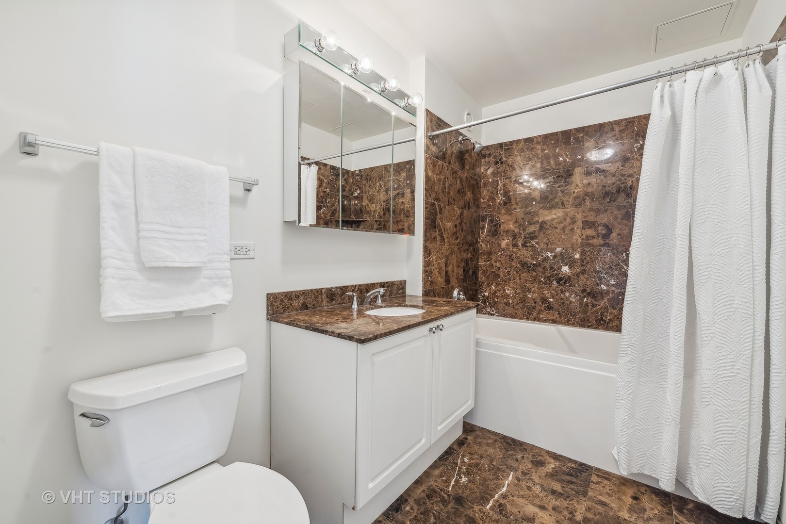 330 W Grand Avenue Unit: 1204