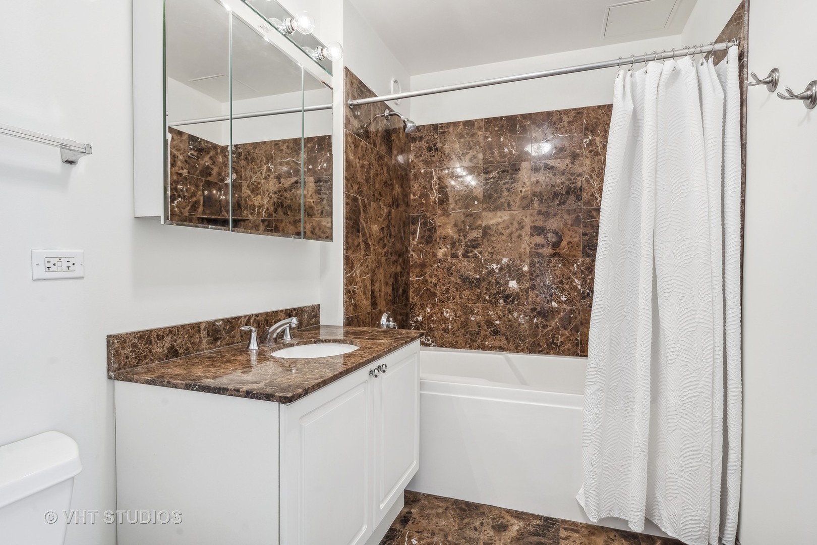 330 W Grand Avenue Unit: 1204