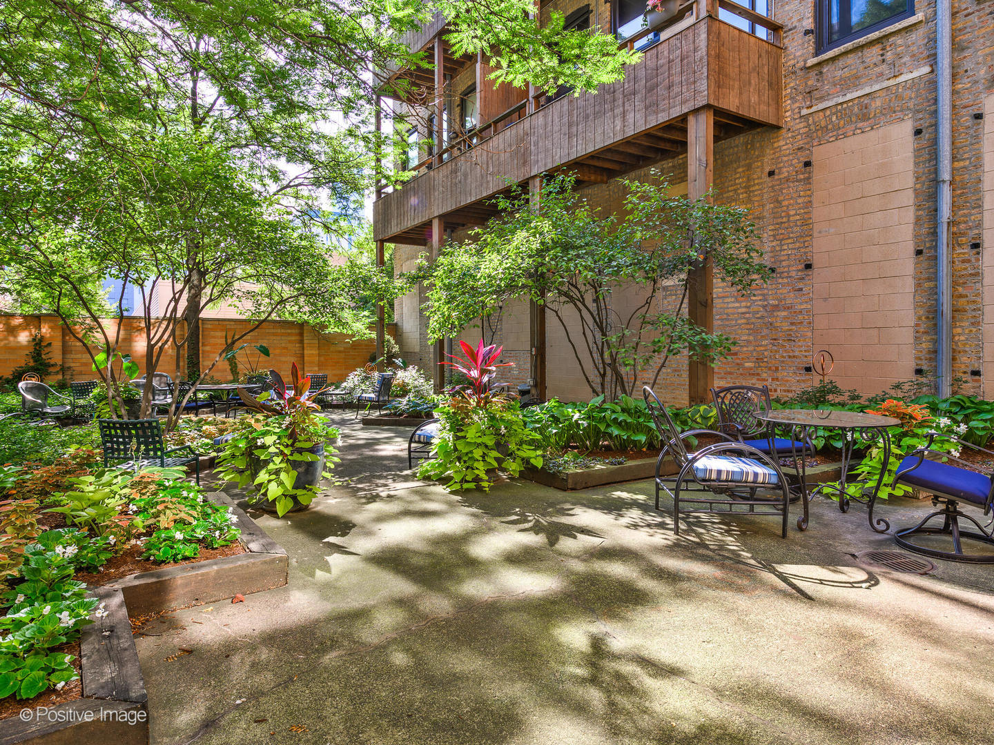 420 W Grand Avenue Unit: 1D2D