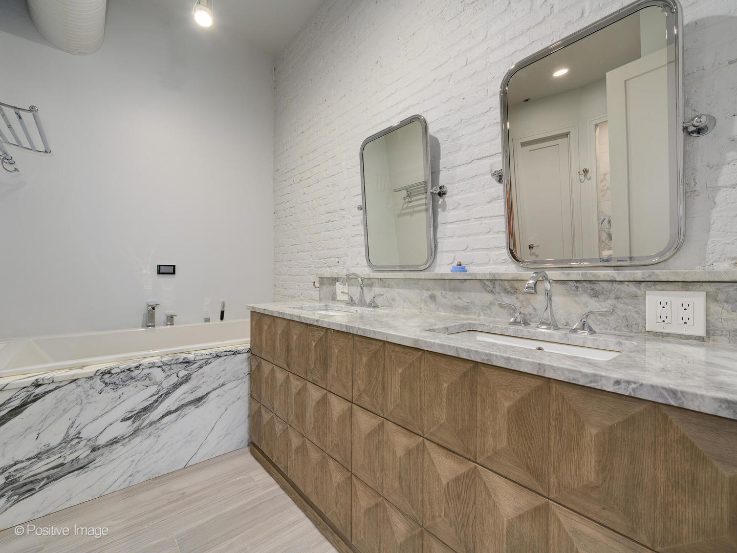 420 W Grand Avenue Unit: 1D2D
