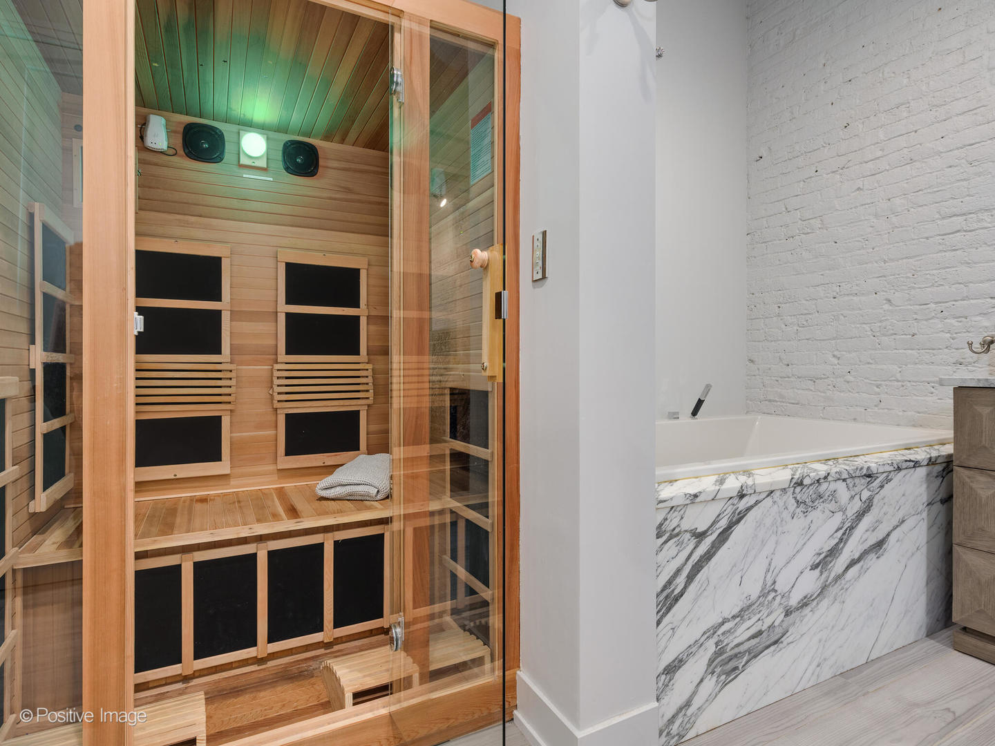 420 W Grand Avenue Unit: 1D2D