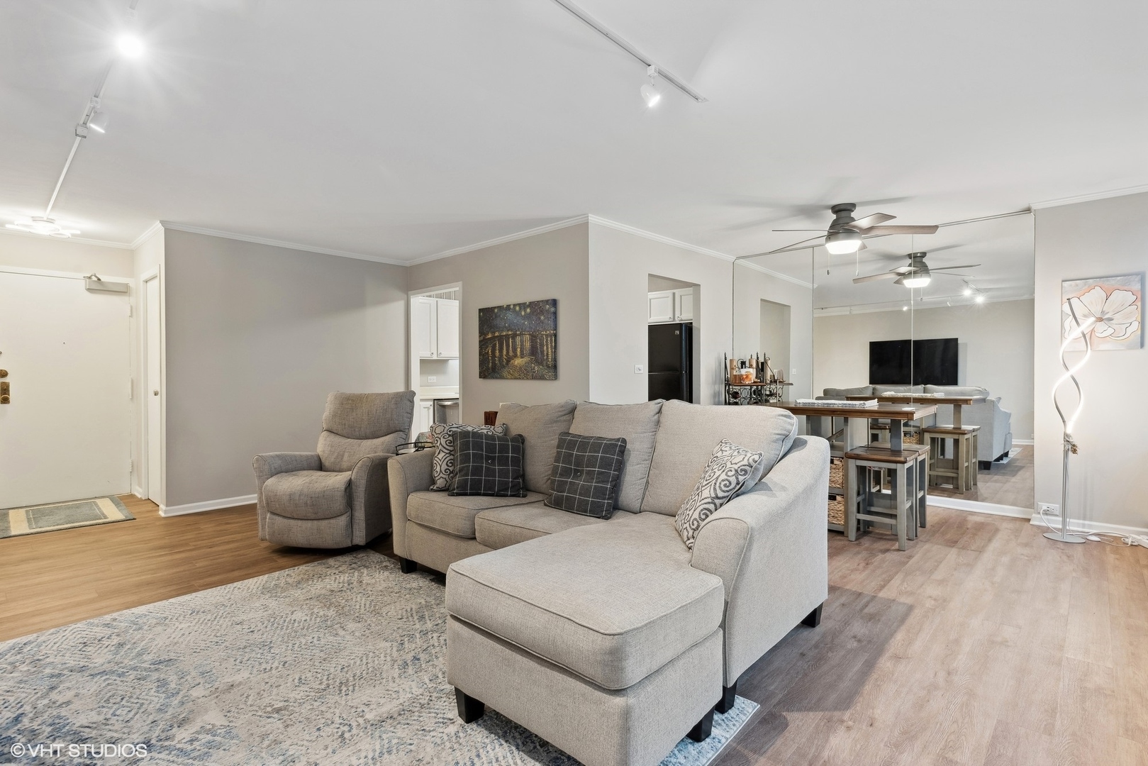3550 N Lake Shore Drive Unit: 207
