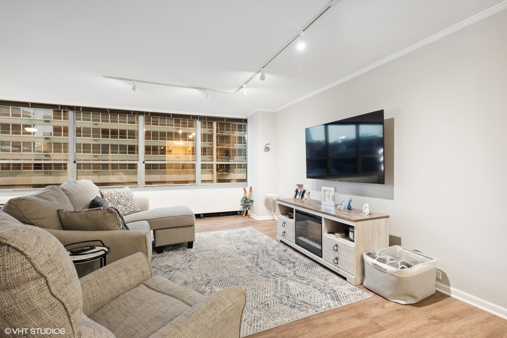 3550 N Lake Shore Drive Unit: 207