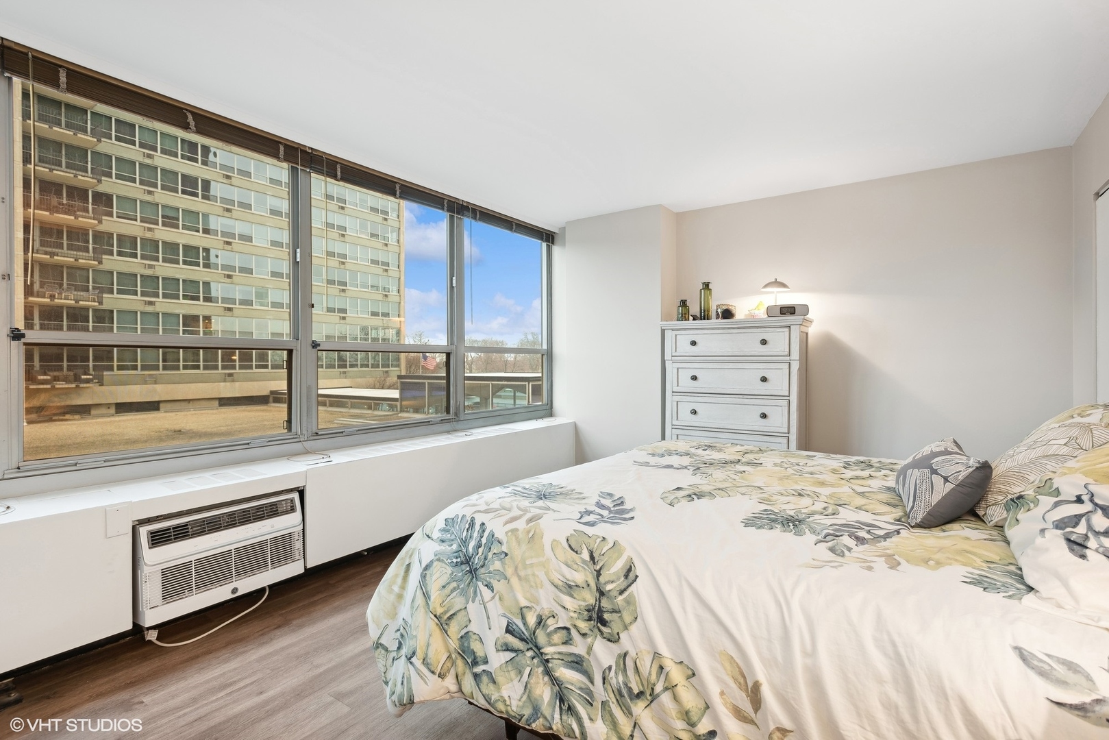 3550 N Lake Shore Drive Unit: 207