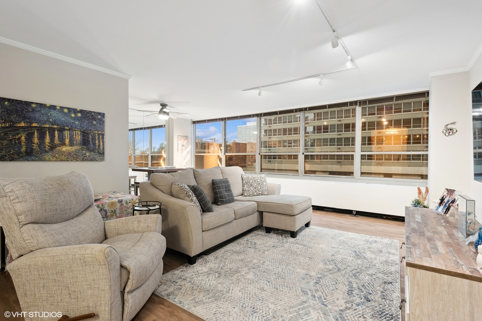 3550 N Lake Shore Drive Unit: 207