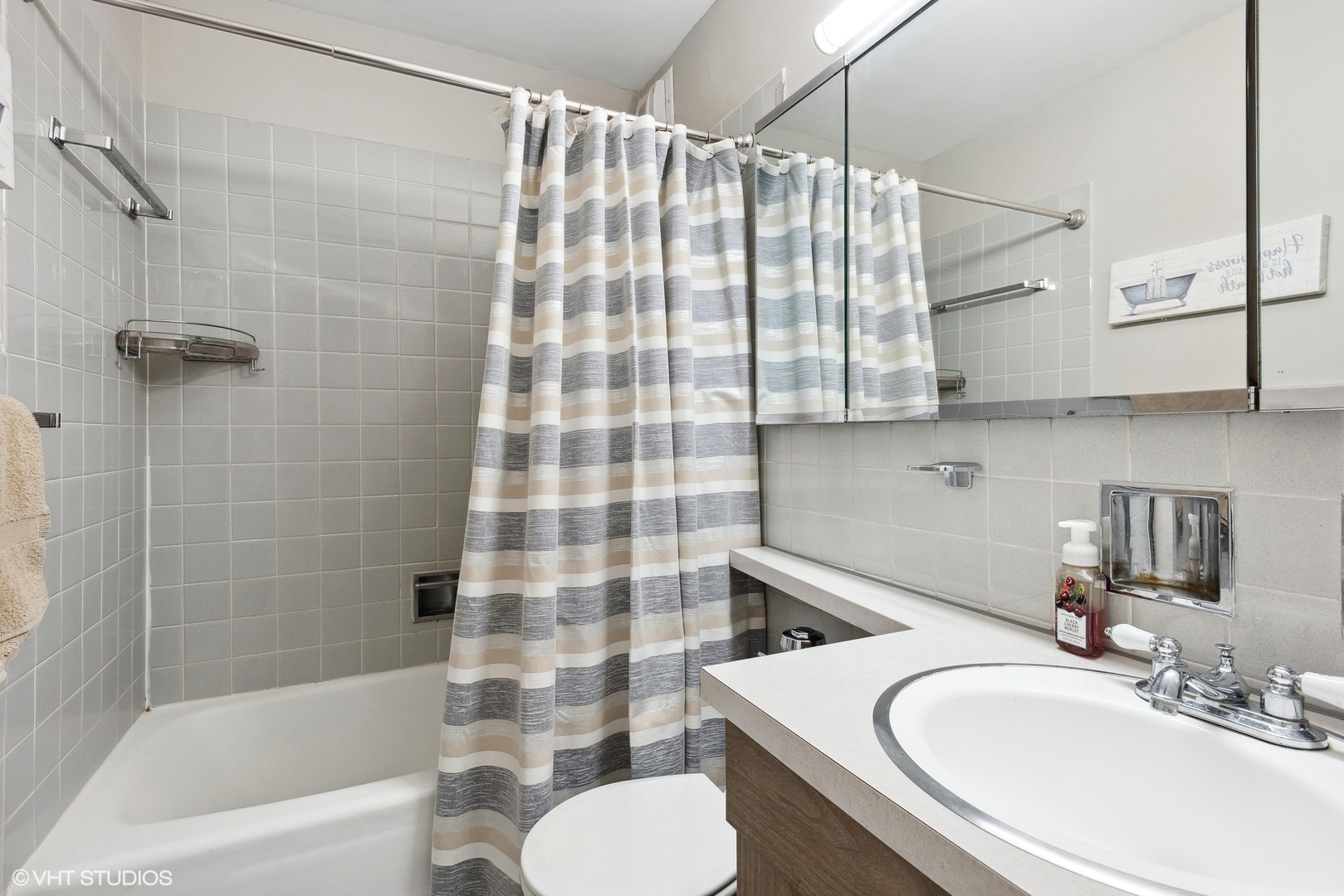 3550 N Lake Shore Drive Unit: 207