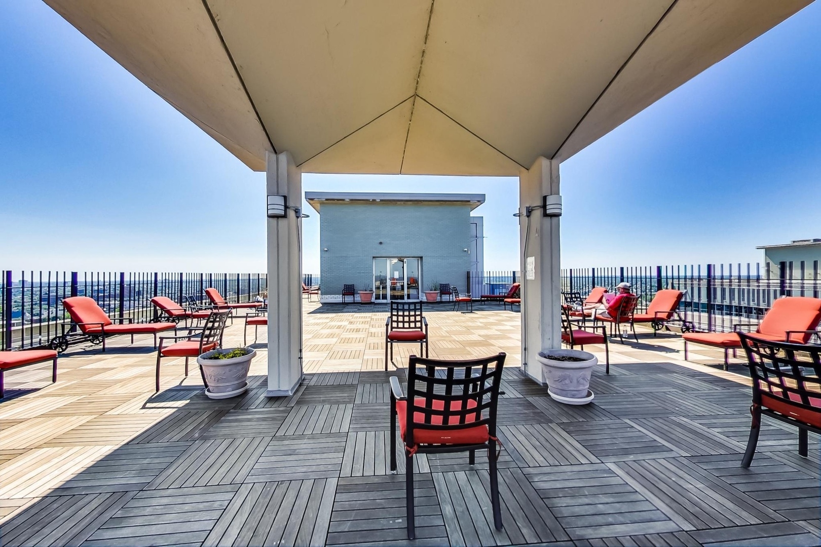 3550 N Lake Shore Drive Unit: 207