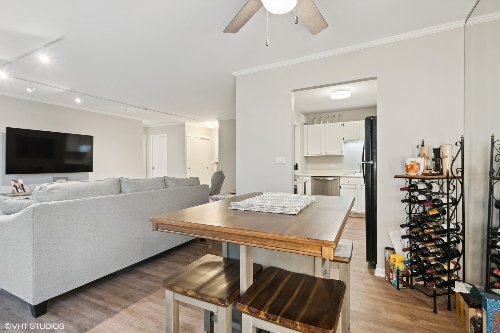 3550 N Lake Shore Drive Unit: 207