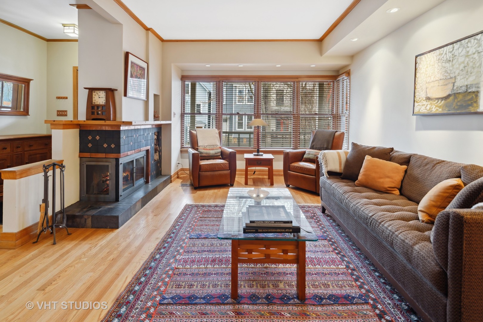 2634 N Burling Street