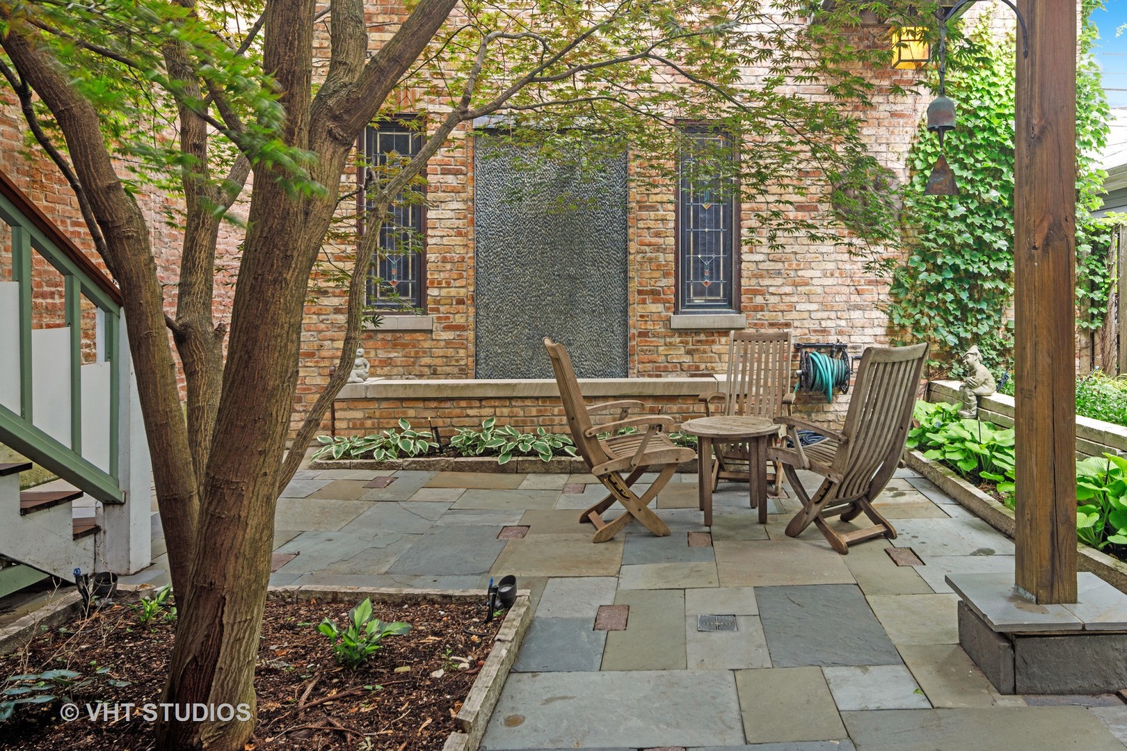 2634 N Burling Street