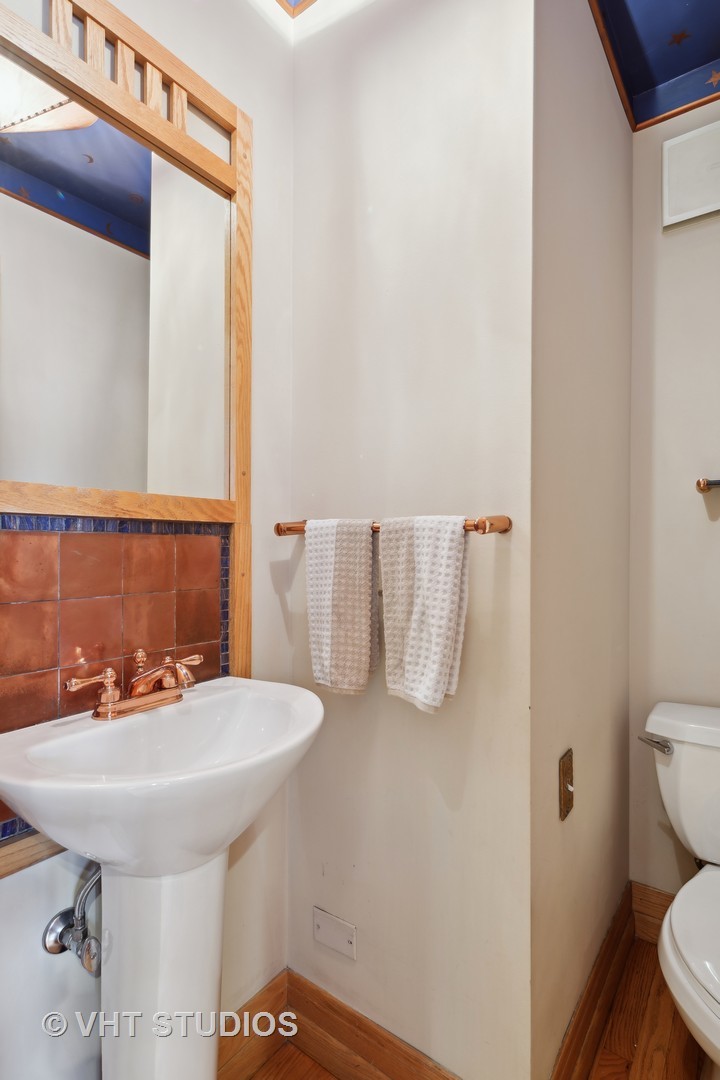 2634 N Burling Street