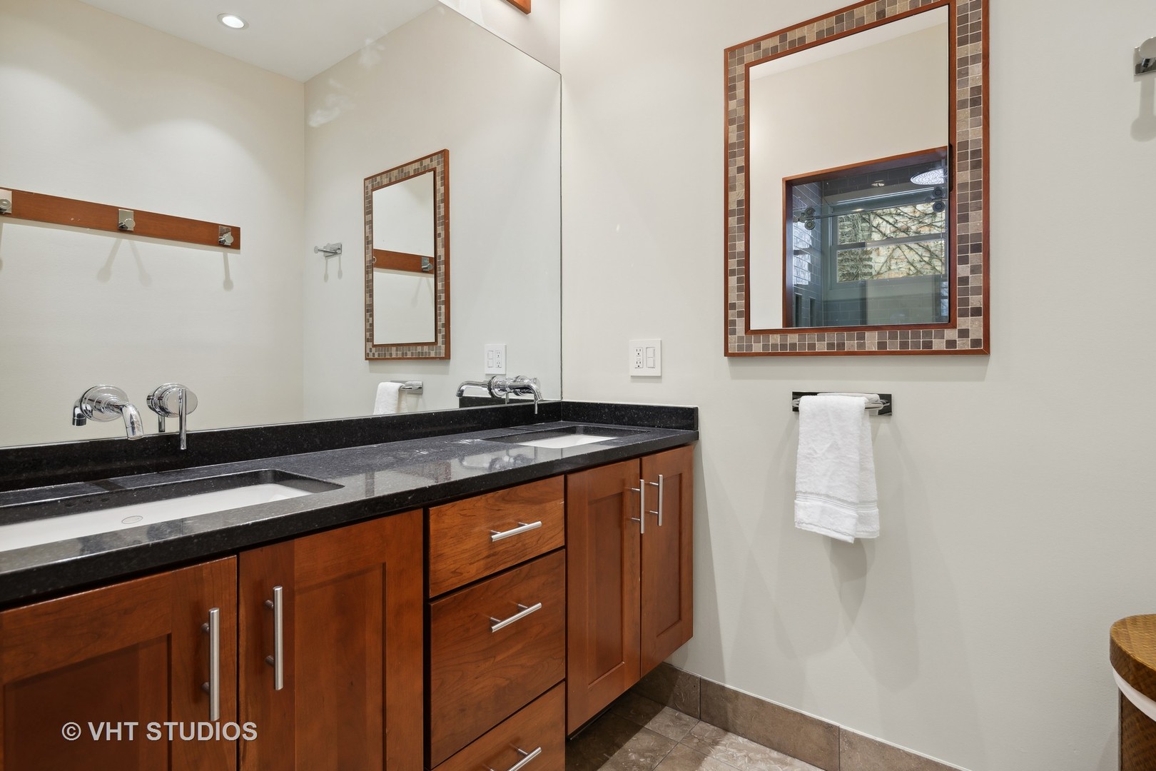 2634 N Burling Street