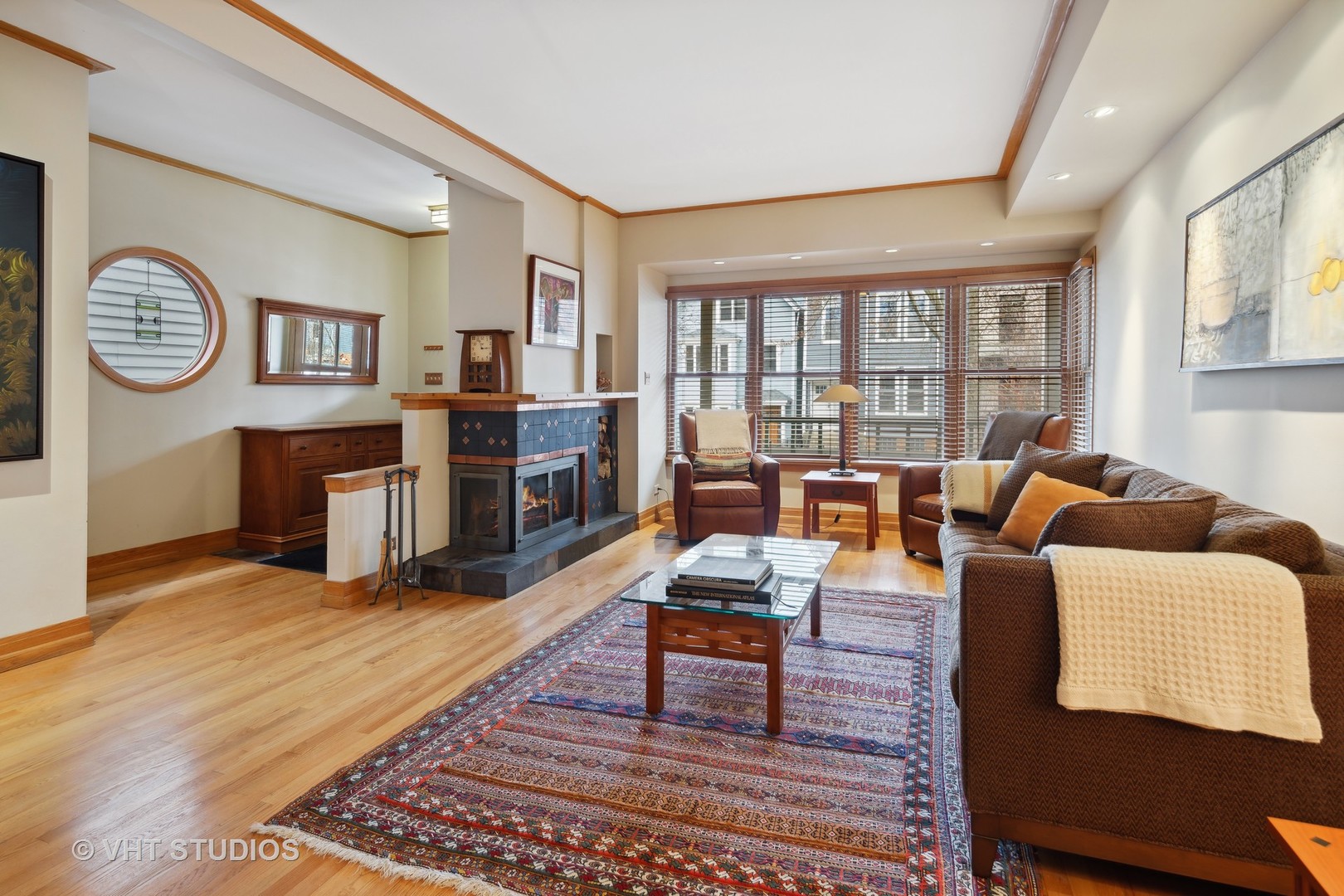 2634 N Burling Street