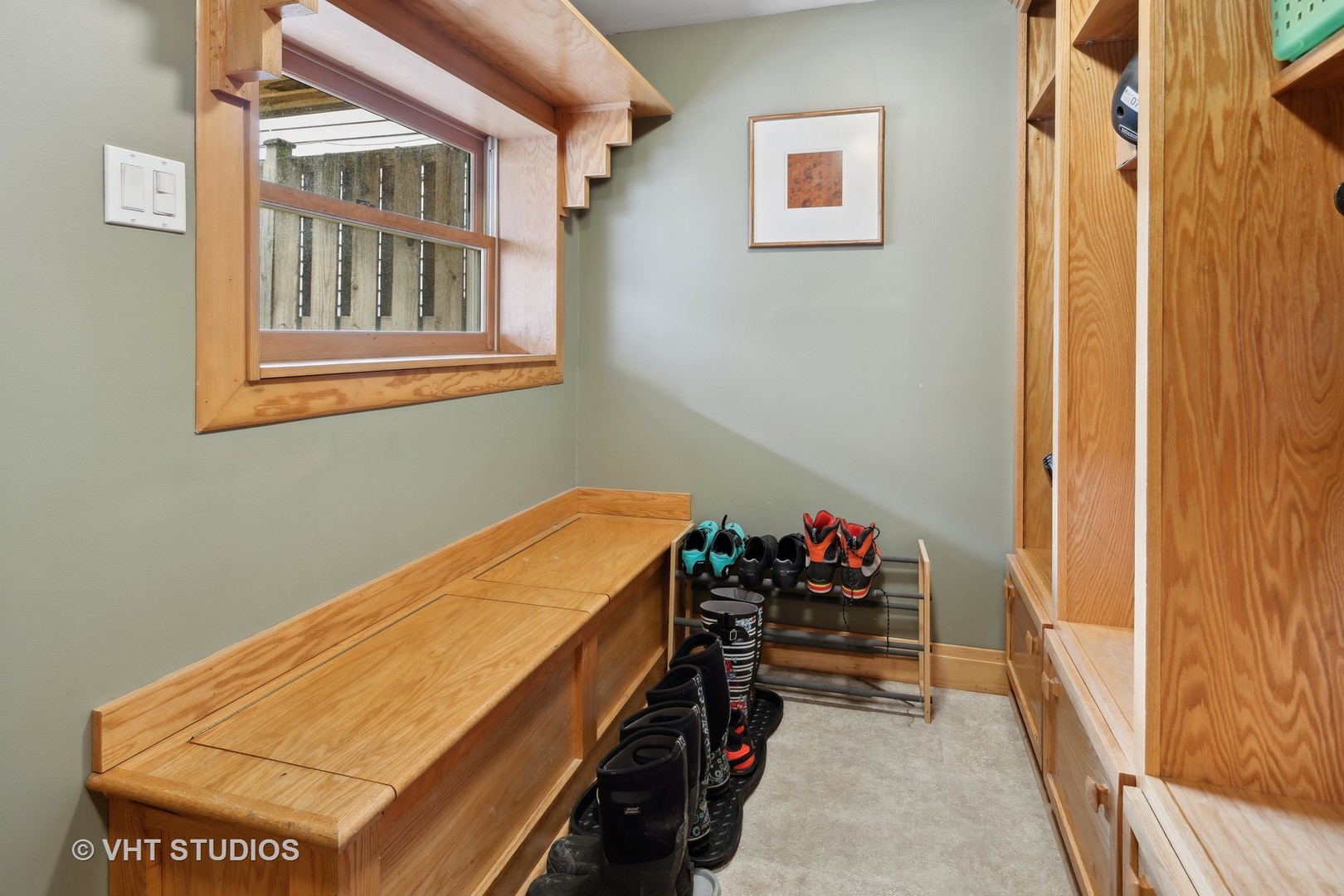 2634 N Burling Street