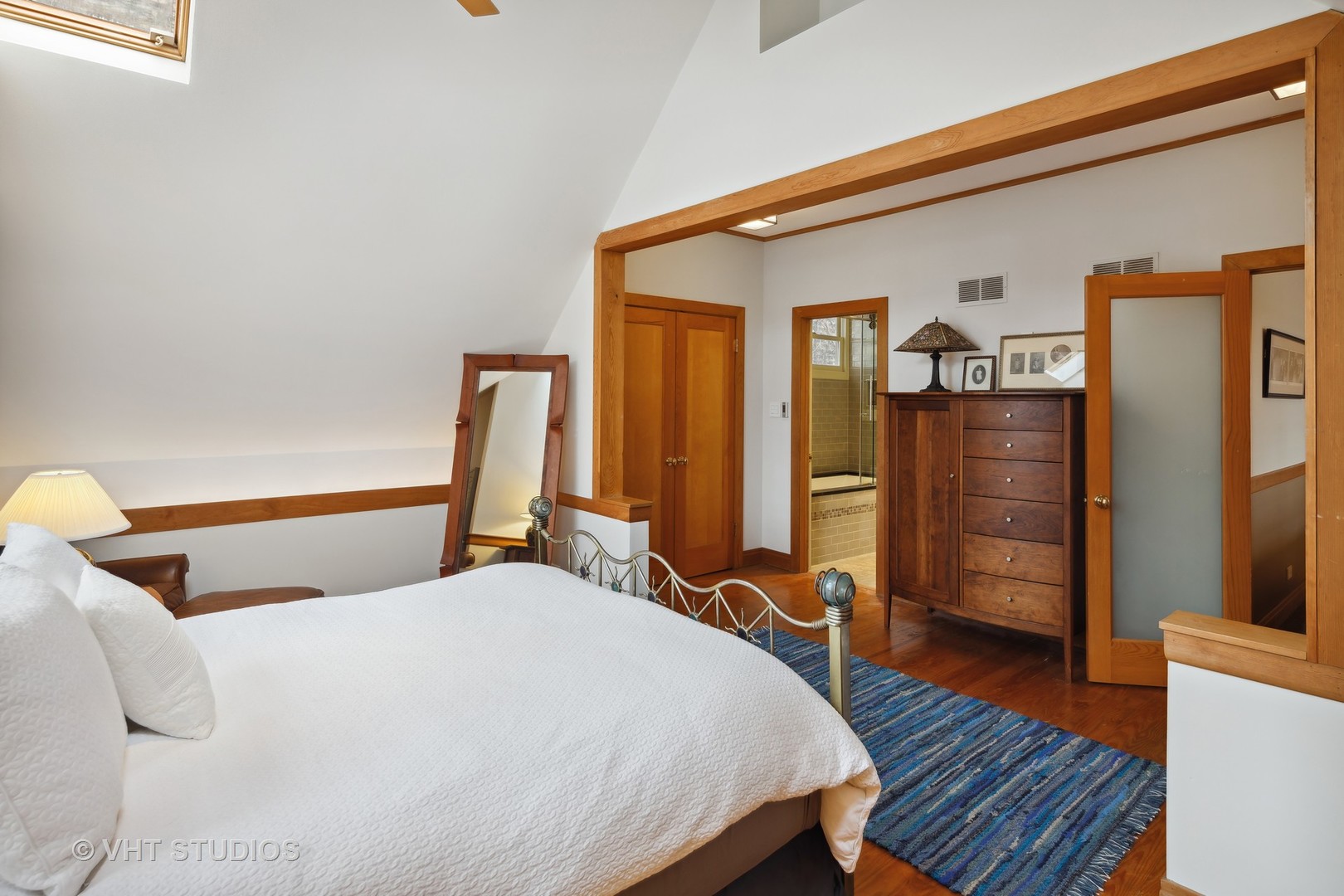 2634 N Burling Street