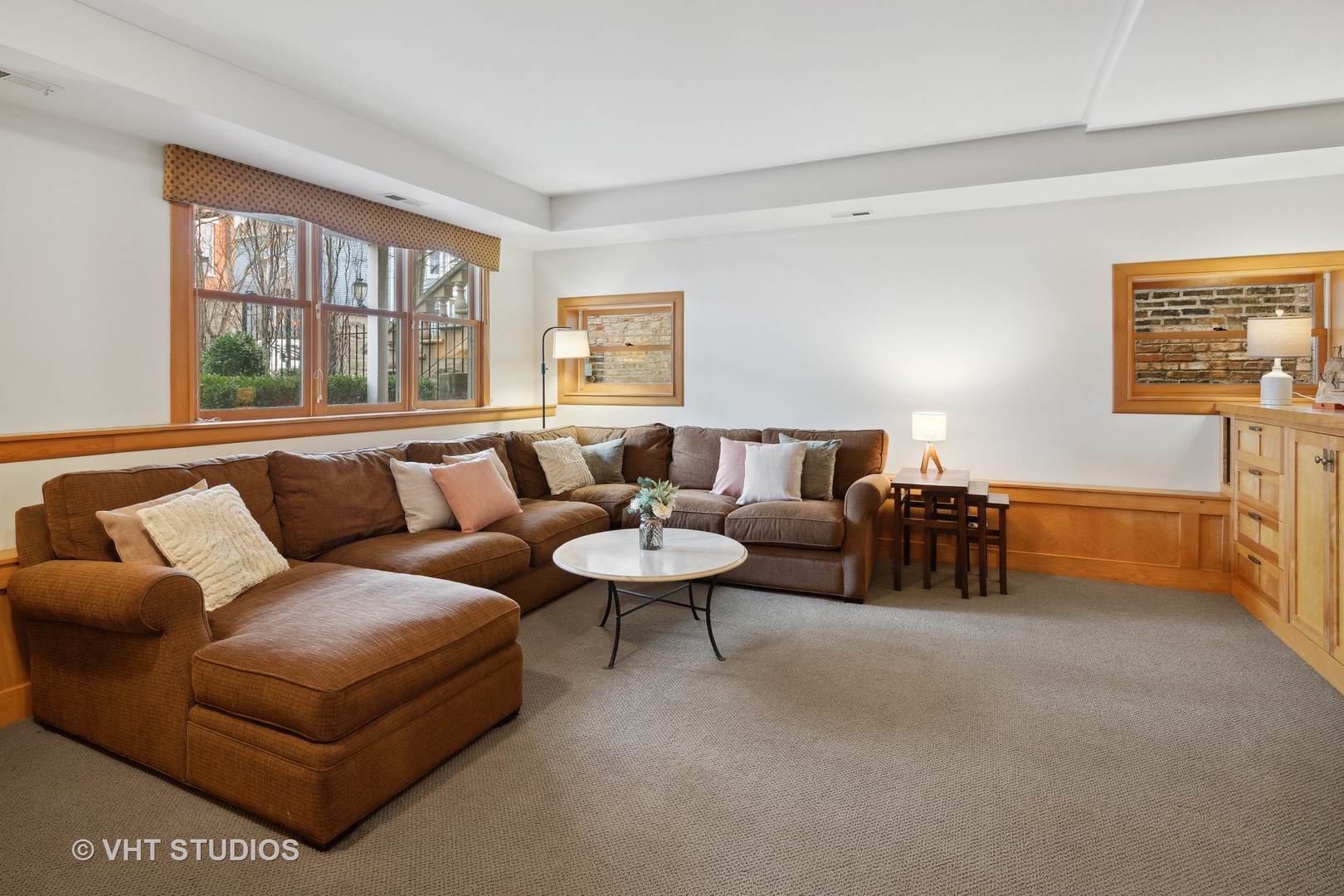 2634 N Burling Street