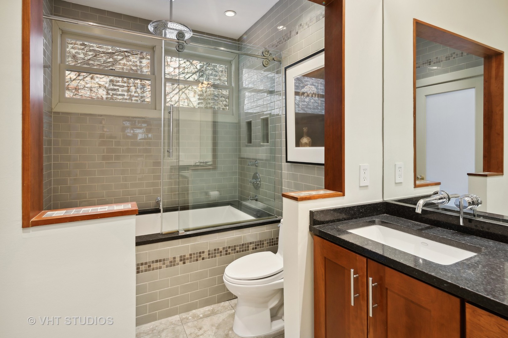 2634 N Burling Street