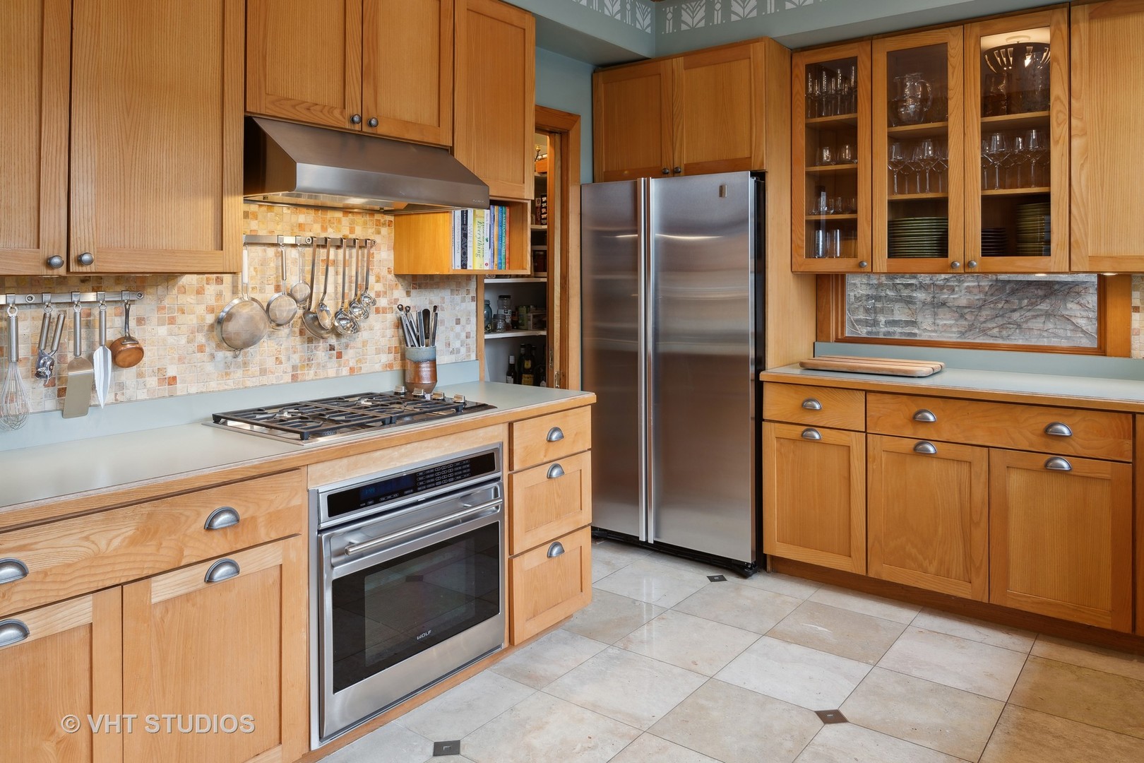 2634 N Burling Street