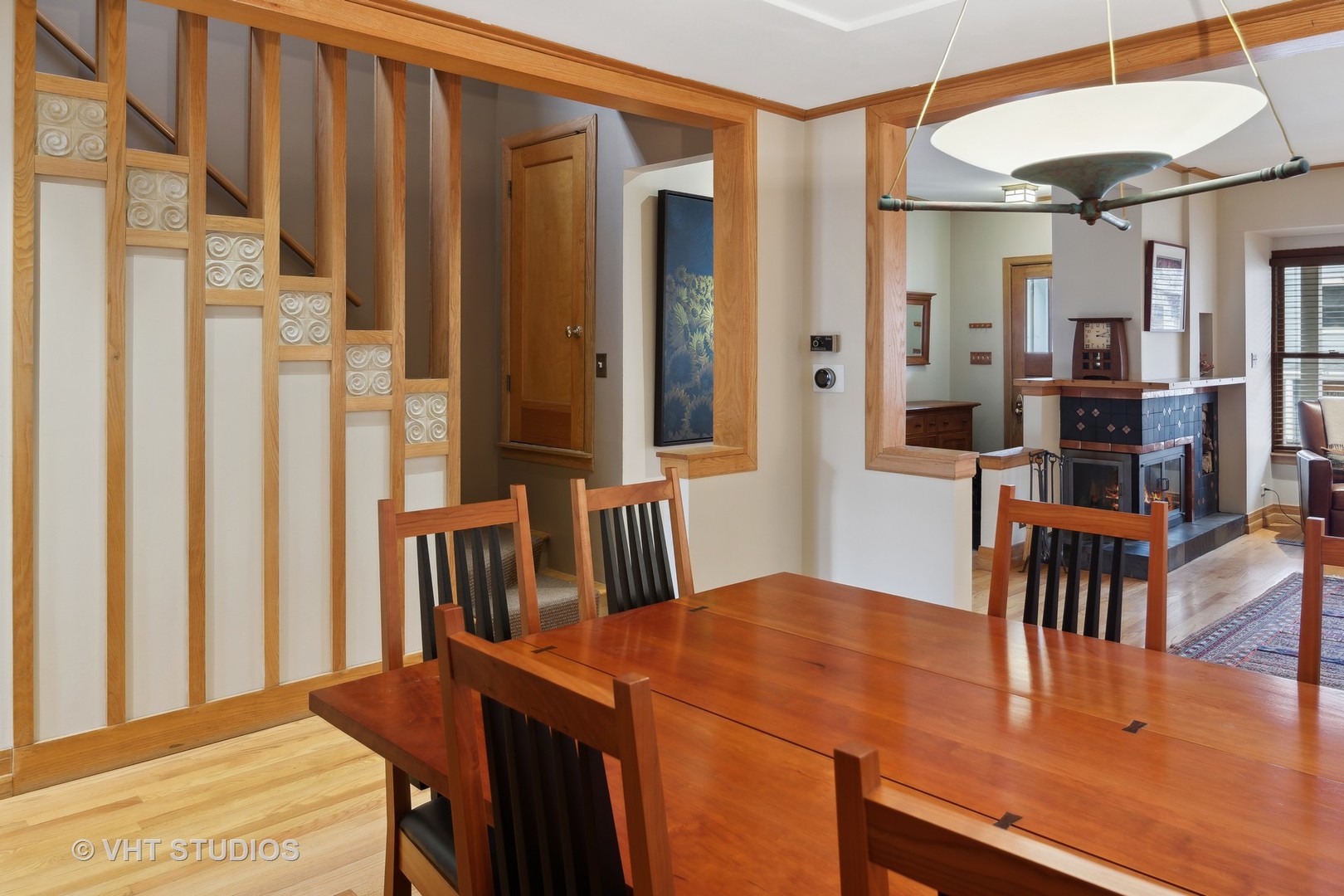 2634 N Burling Street