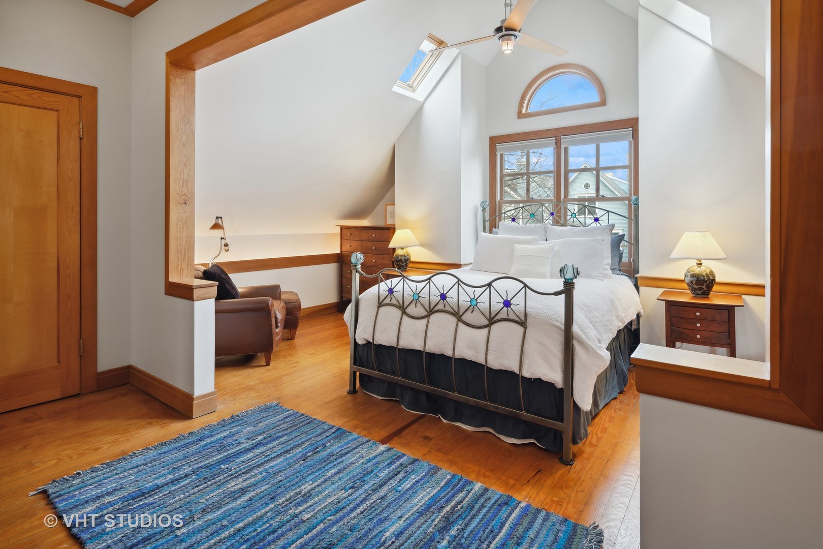 2634 N Burling Street