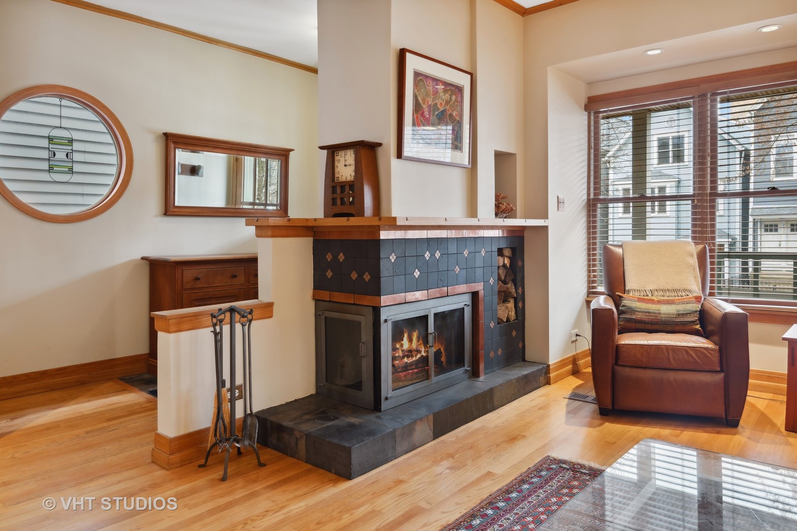 2634 N Burling Street