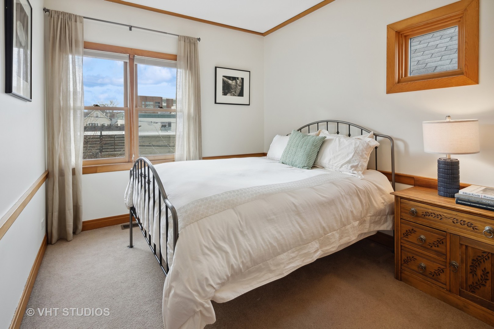 2634 N Burling Street