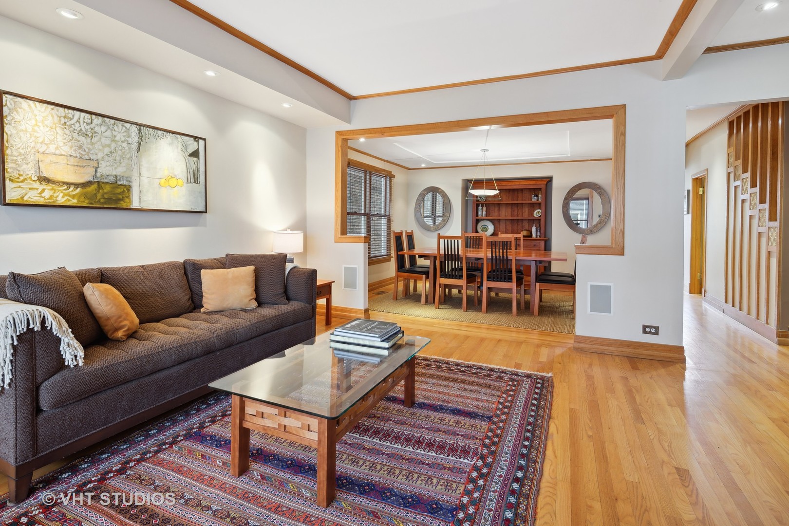 2634 N Burling Street