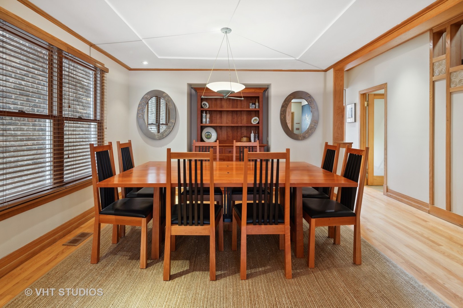 2634 N Burling Street