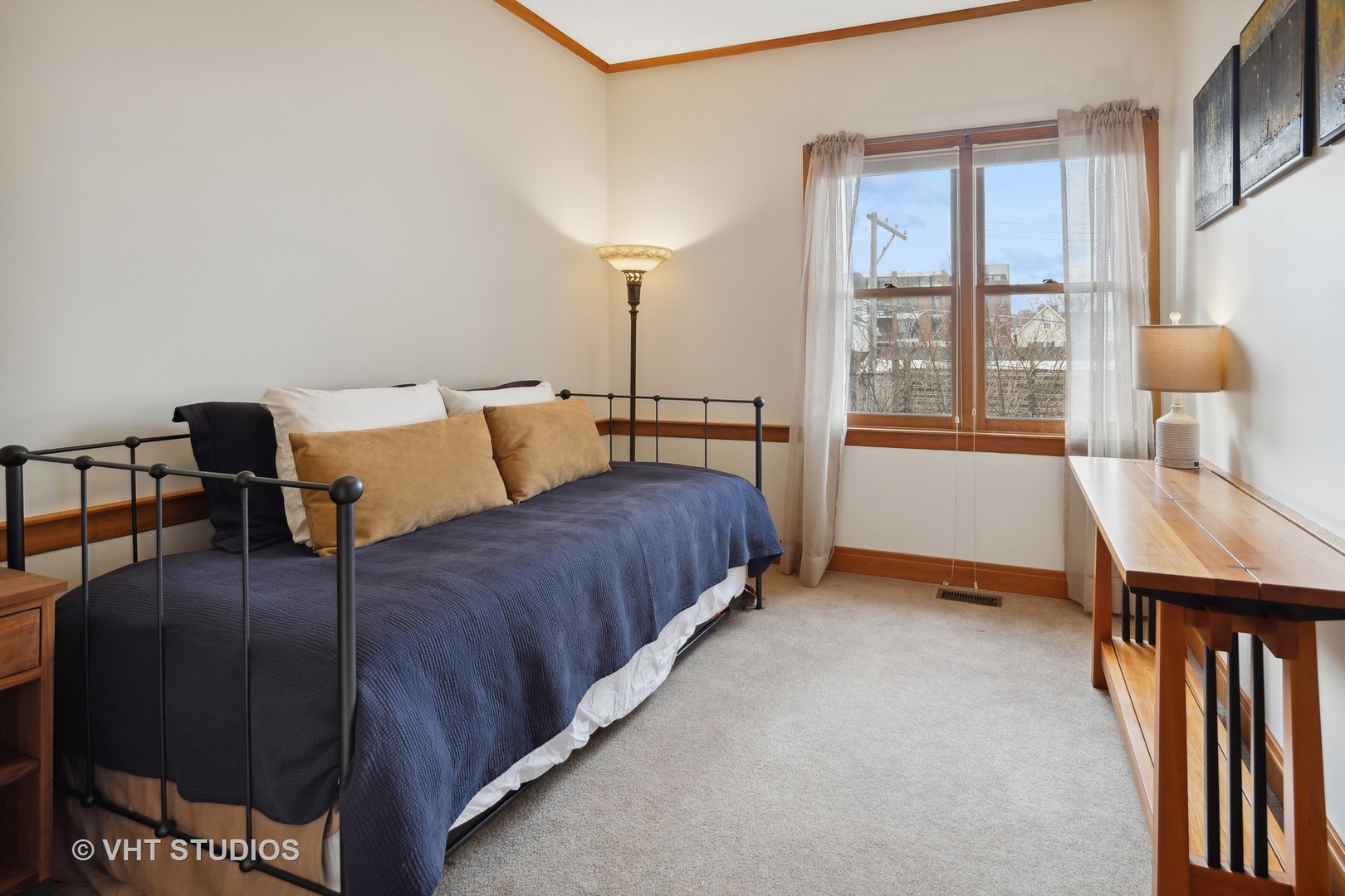 2634 N Burling Street