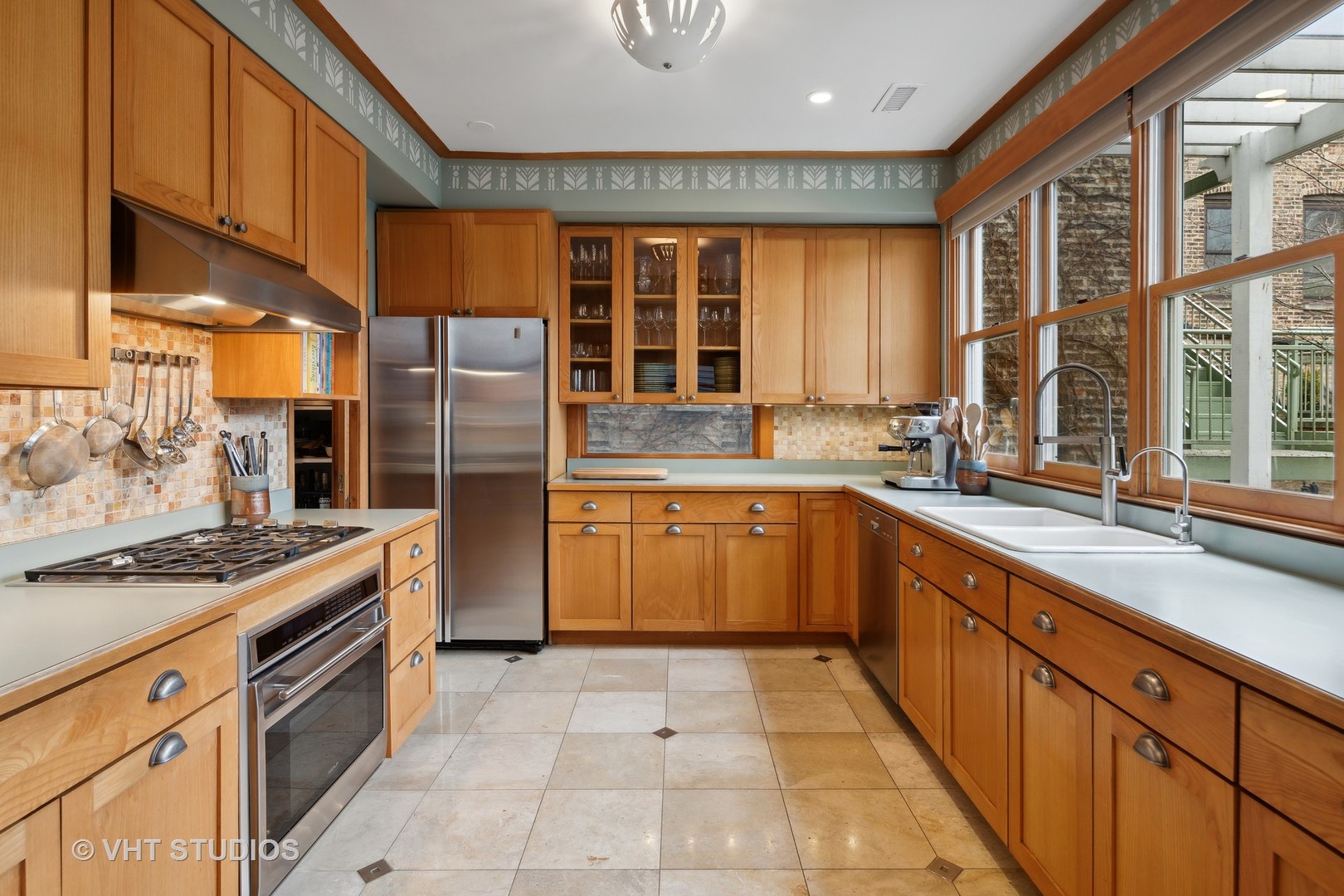 2634 N Burling Street