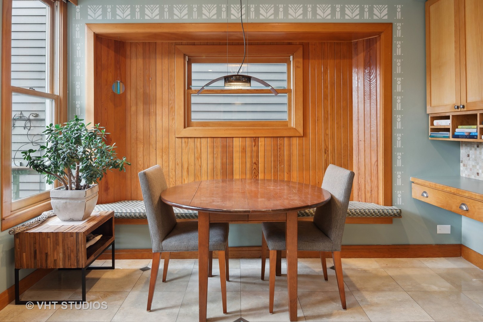 2634 N Burling Street