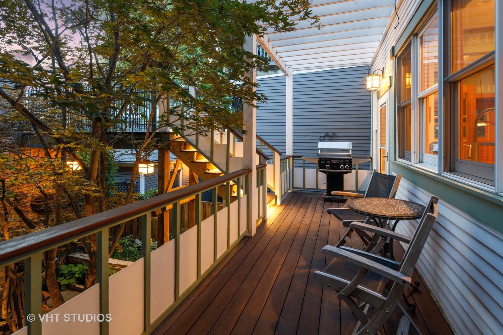 2634 N Burling Street