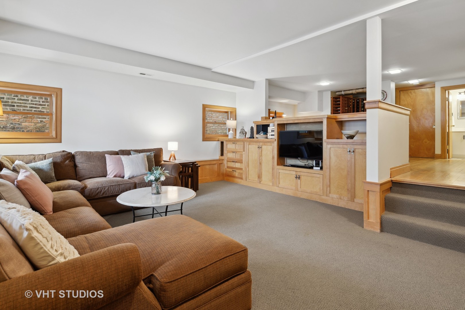 2634 N Burling Street