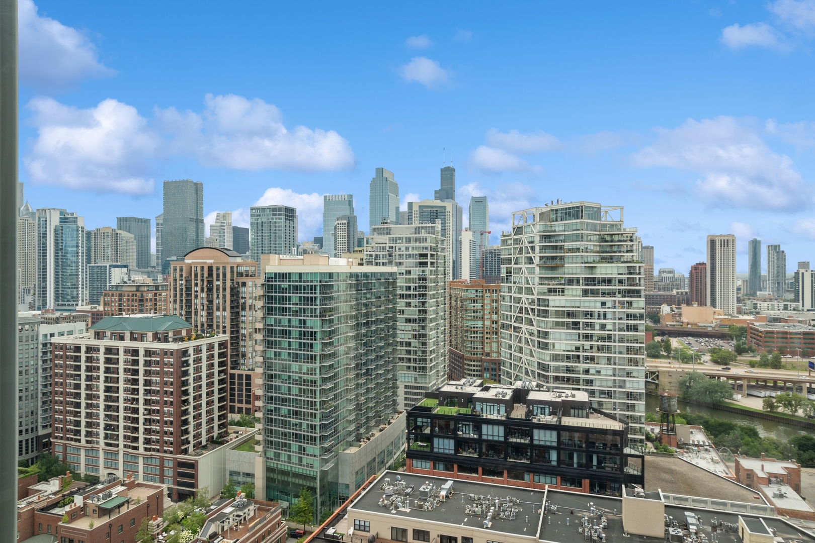 500 W SUPERIOR Street Unit: 1709