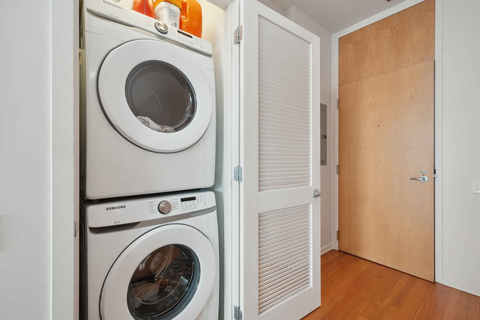 500 W SUPERIOR Street Unit: 1709