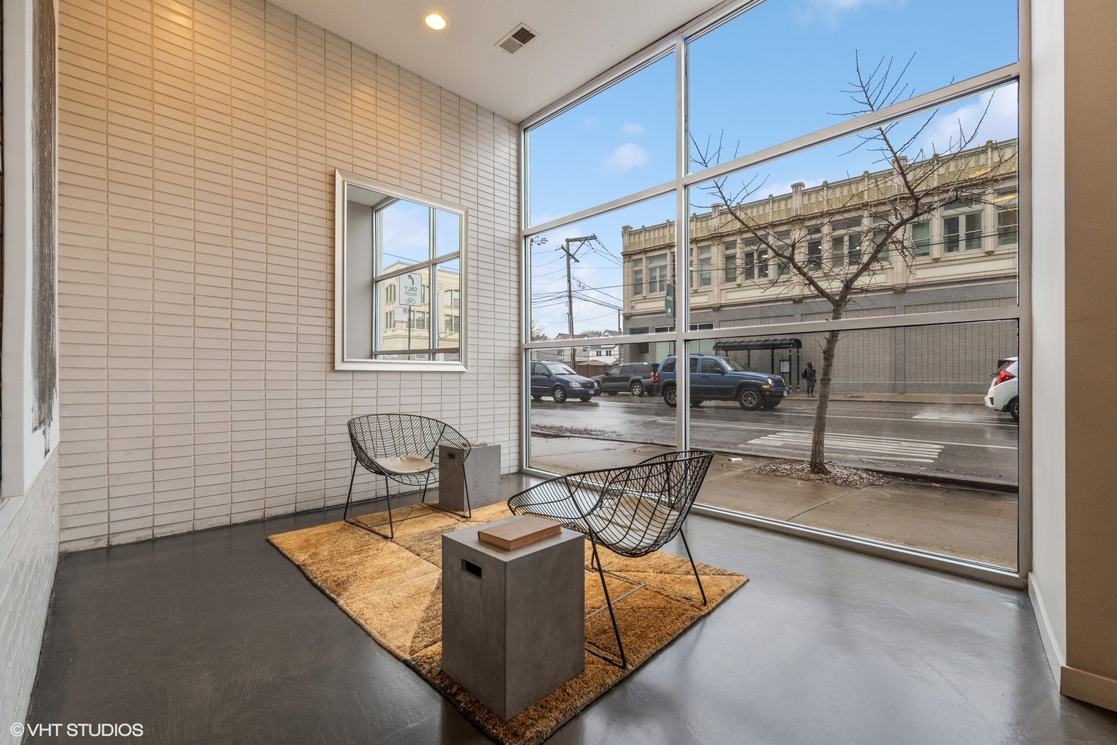 2800 W NORTH Avenue Unit: 203