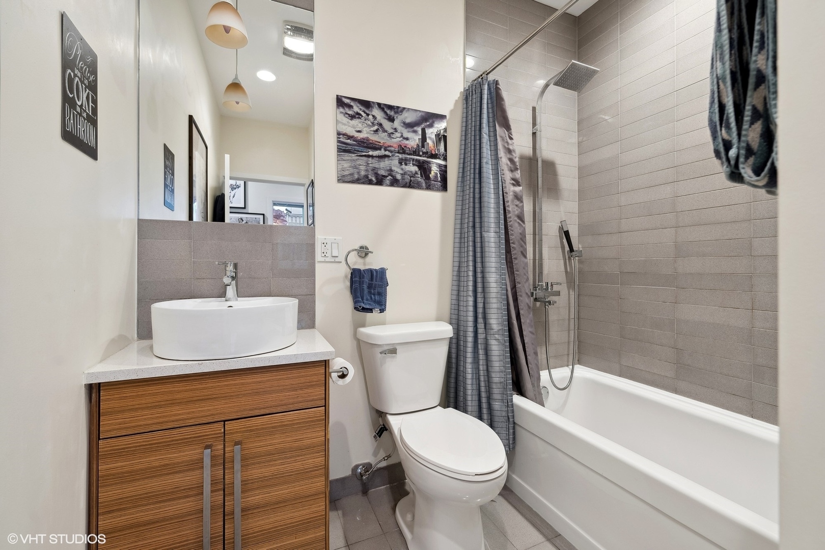 2800 W NORTH Avenue Unit: 203