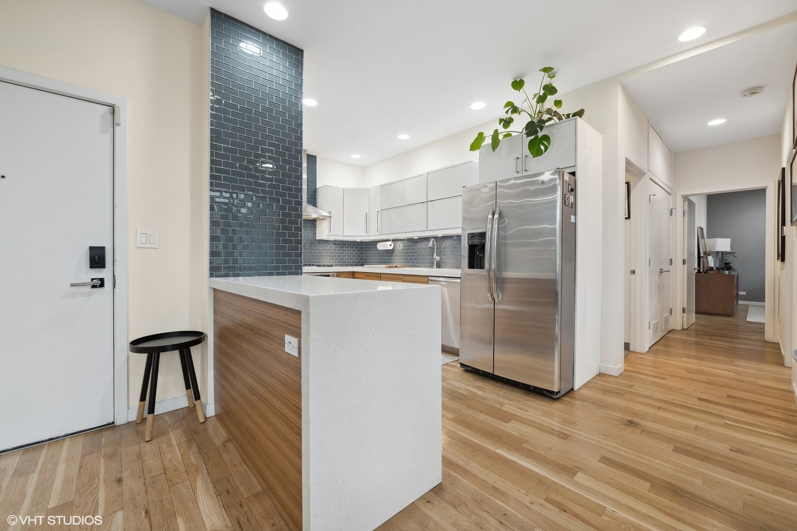 2800 W NORTH Avenue Unit: 203