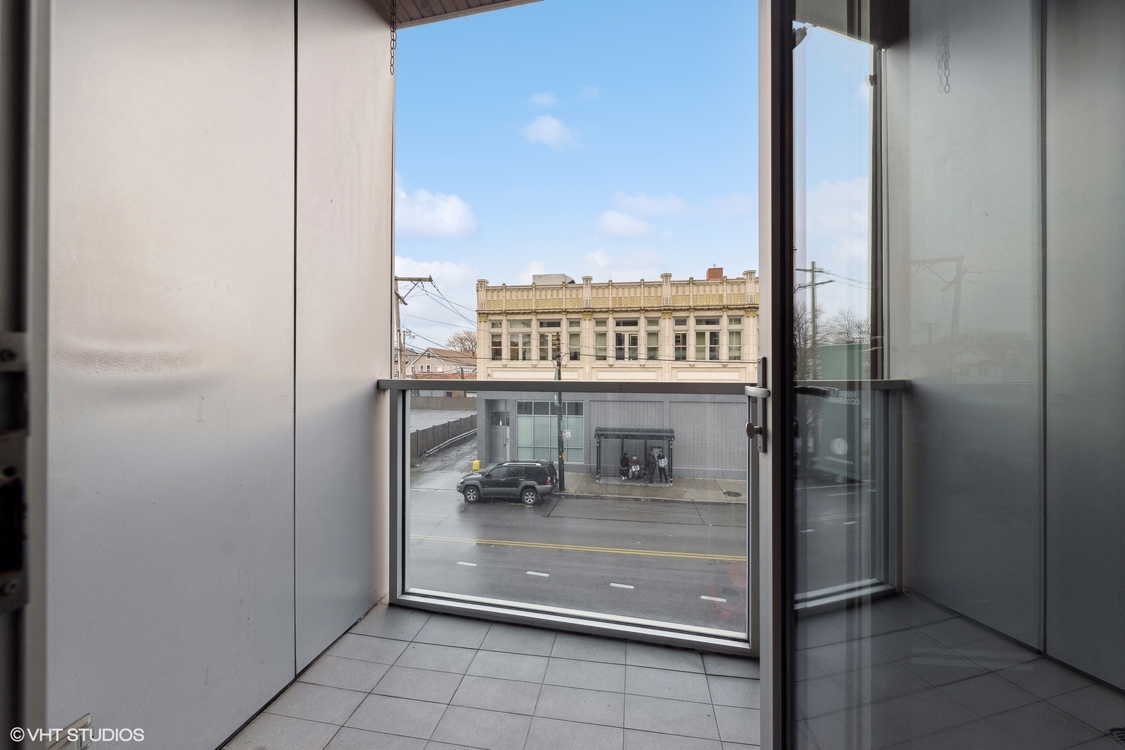 2800 W NORTH Avenue Unit: 203