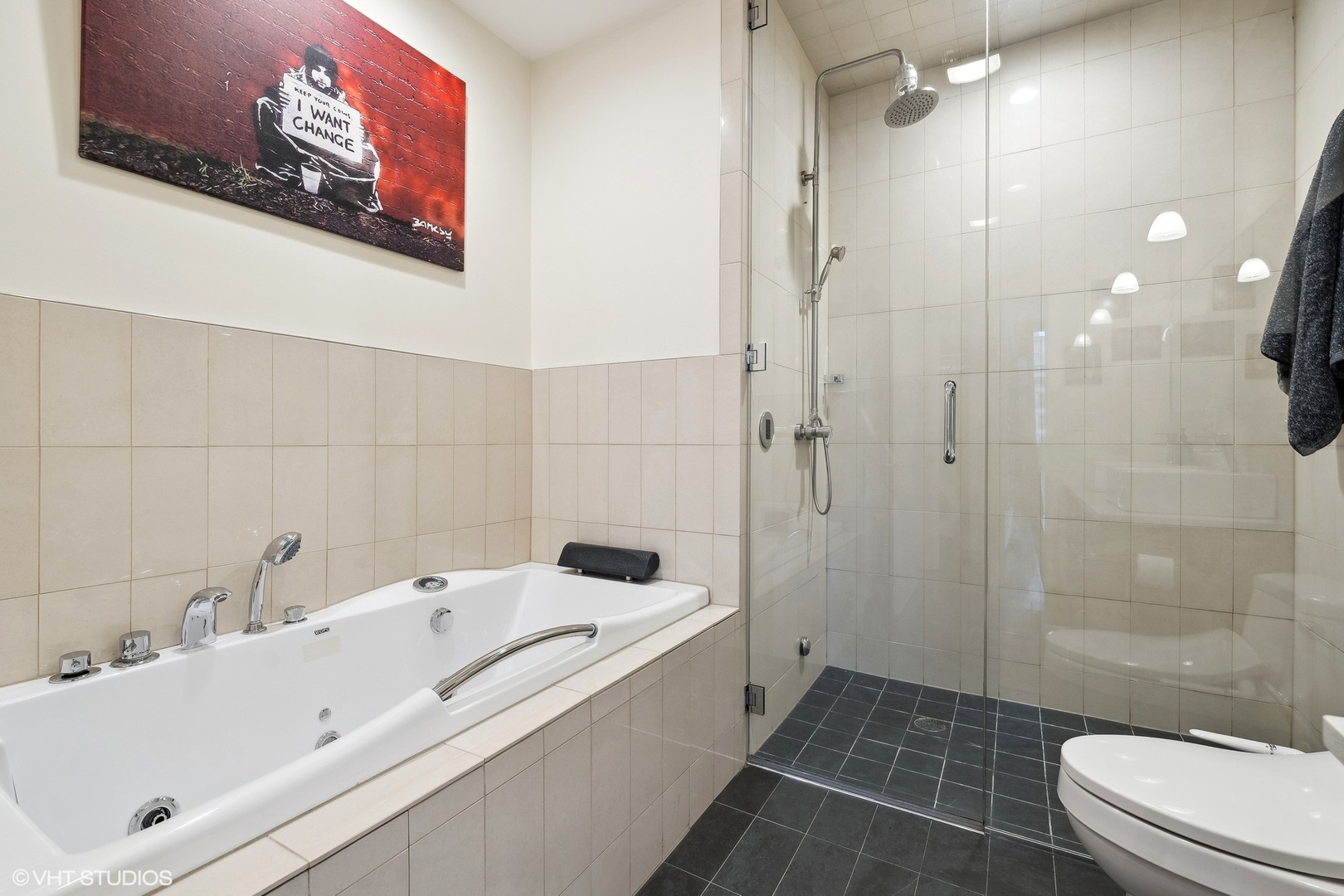 2800 W NORTH Avenue Unit: 203