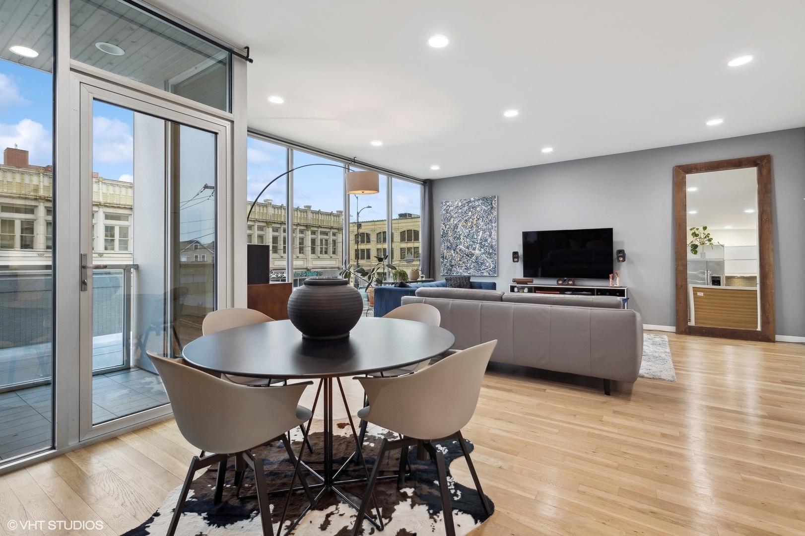 2800 W NORTH Avenue Unit: 203