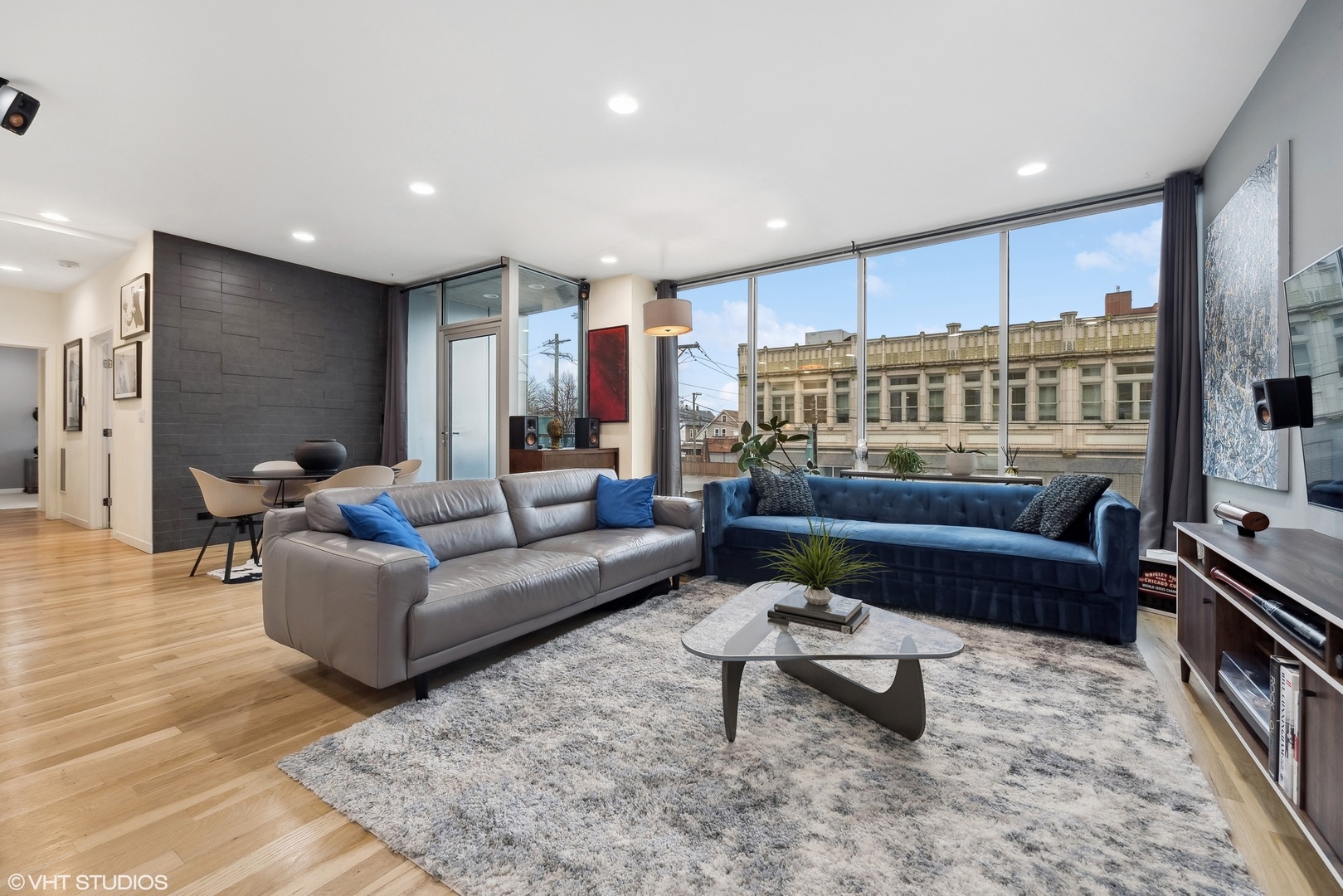 2800 W NORTH Avenue Unit: 203