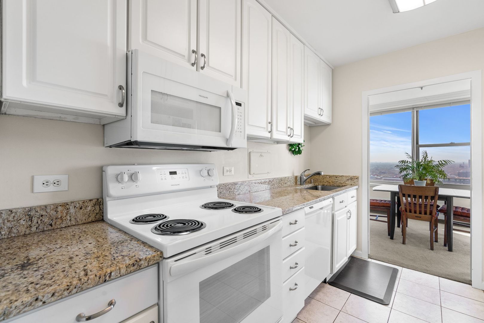 3900 N Lake Shore Drive Unit: 18F