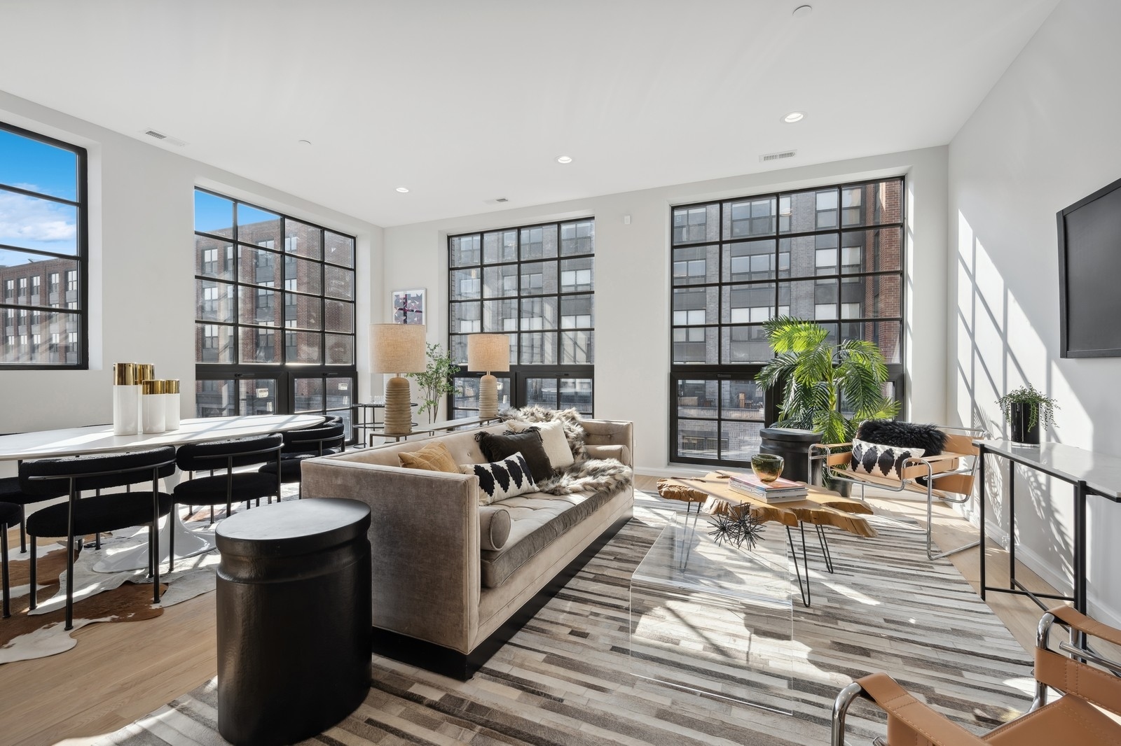 2487 N Milwaukee Avenue Unit: 3A